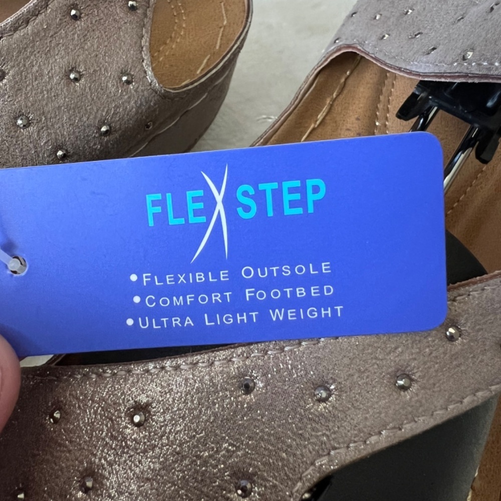 FlexStep Sandals - Picture 3 of 9